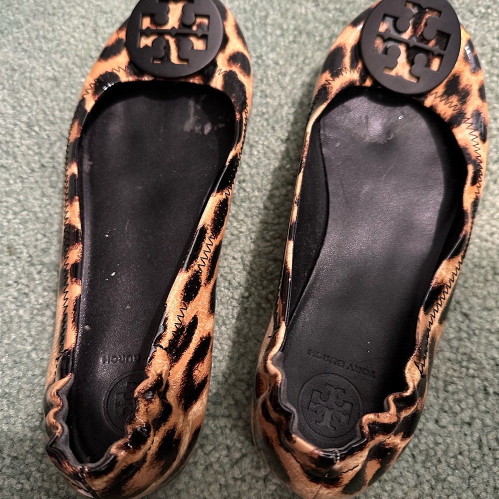 Tory Burch leopard print flats.  Size 6